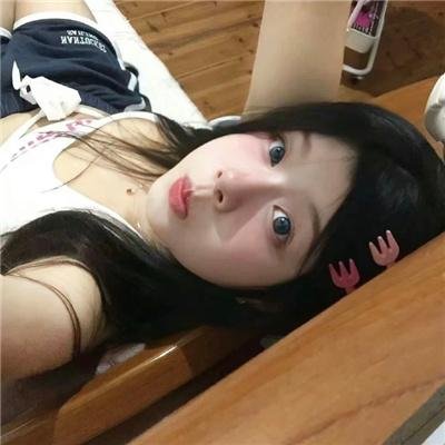 我们中的一个被绊倒